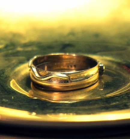 Die Liebe gleicht einem Ring, und der Ring hat kein Ende (Russische Weisheit)