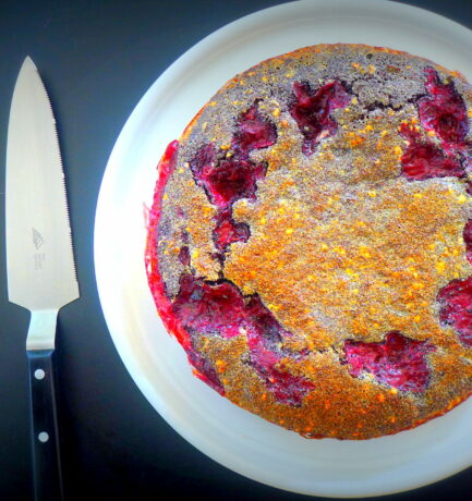 Zauberpflanze macht auf Kuchen.